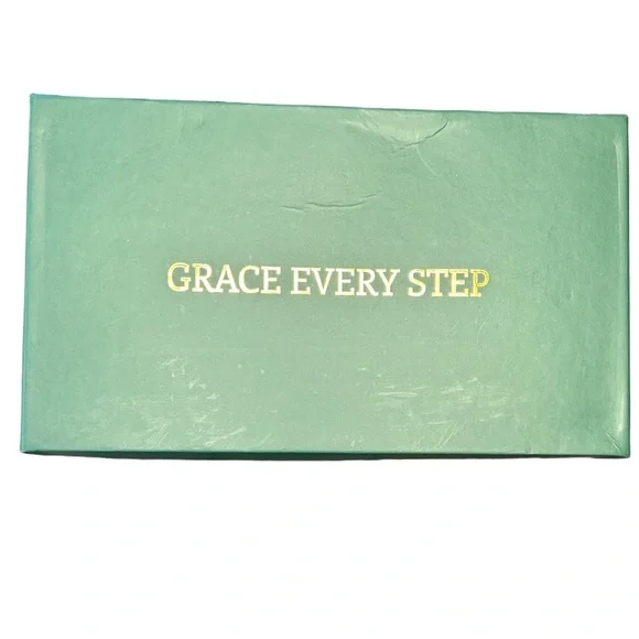 SOLD ***Tiffany blue 4 inch stiletto circular rhinestone buckle embellishment - Picture 8 of 11